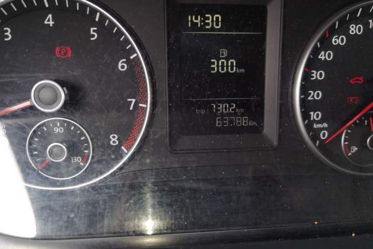Used Volkswagen Touran 2015 1.4T Manual Fashion Edition 5-Seater Odometer Close Up