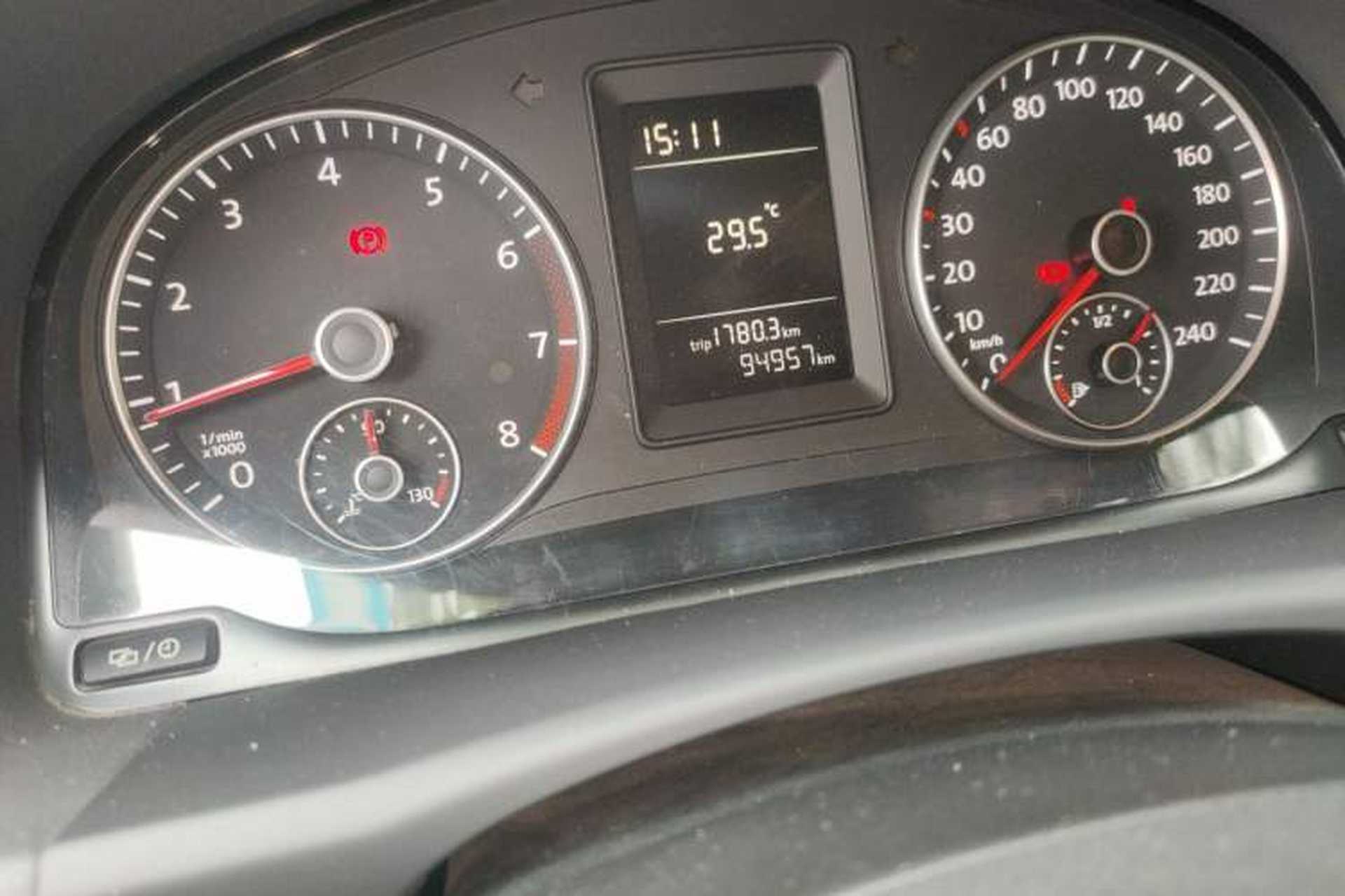 Used Volkswagen Touran 2015 1.4T Manual Fashion Edition 5-Seater Odometer Close Up