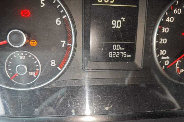 Used Volkswagen Touran 2015 1.4T Manual Fashion Edition 5-Seater Odometer Close Up