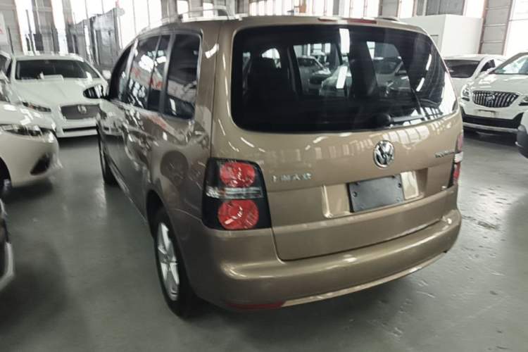 Used Volkswagen Touran 2015 1.4T DSG Comfort Edition 5 Seats Rear Left 45 Deg