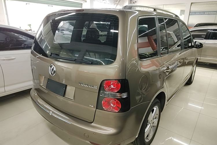 Used Volkswagen Touran 2015 1.4T DSG Comfort Edition 5 Seats Rear Right 45 Deg