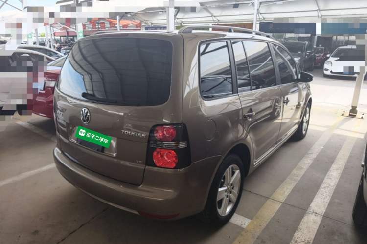 Used Volkswagen Touran 2015 1.4T DSG Comfort Edition 5 Seats Rear Right 45 Deg