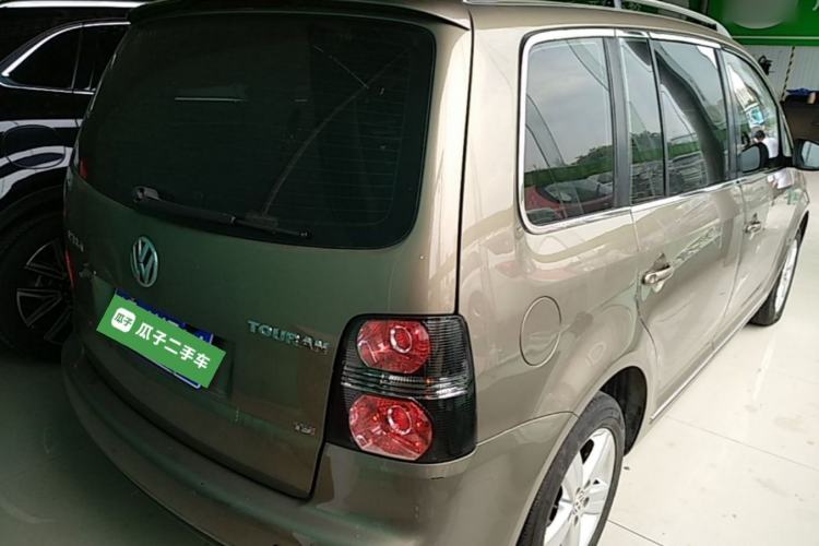 Used Volkswagen Touran 2015 1.4T DSG Comfort Edition 5 Seats Rear Right 45 Deg