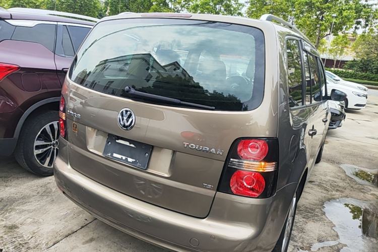 Used Volkswagen Touran 2015 1.4T DSG Comfort Edition 5 Seats Rear Right 45 Deg