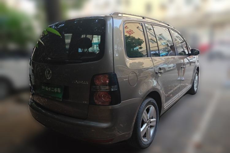 Used Volkswagen Touran 2015 1.4T DSG Comfort Edition 5 Seats Rear Right 45 Deg