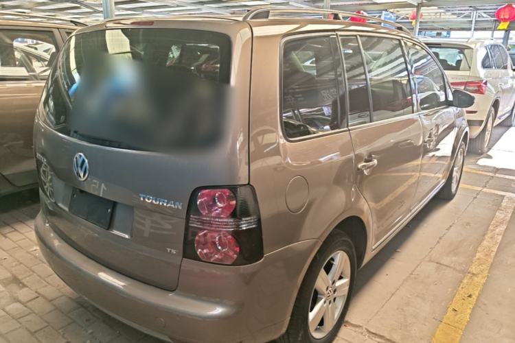 Used Volkswagen Touran 2015 1.4T DSG Comfort Edition 5 Seats Rear Right 45 Deg