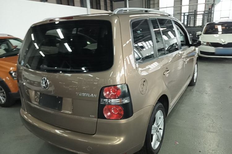 Used Volkswagen Touran 2015 1.4T DSG Comfort Edition 5 Seats Rear Right 45 Deg