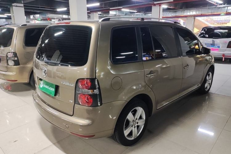 Used Volkswagen Touran 2015 1.4T DSG Comfort Edition 5 Seats Rear Right 45 Deg