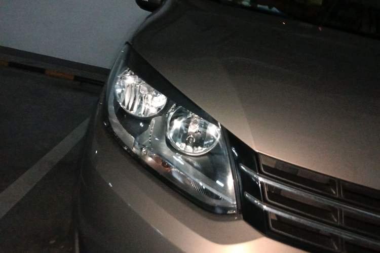 Used Volkswagen Touran 2015 1.4T DSG Comfort Edition 5 Seats Right Front Headlight