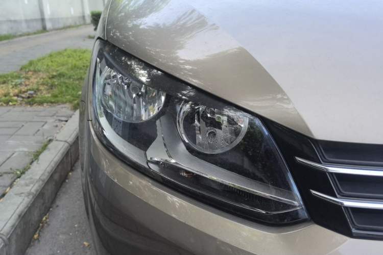 Used Volkswagen Touran 2015 1.4T Manual Fashion Edition 5-Seater Right Front Headlight