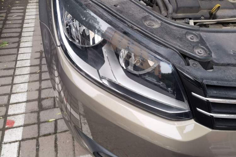 Used Volkswagen Touran 2015 1.4T Manual Comfort Edition 5-Seater Right Front Headlight