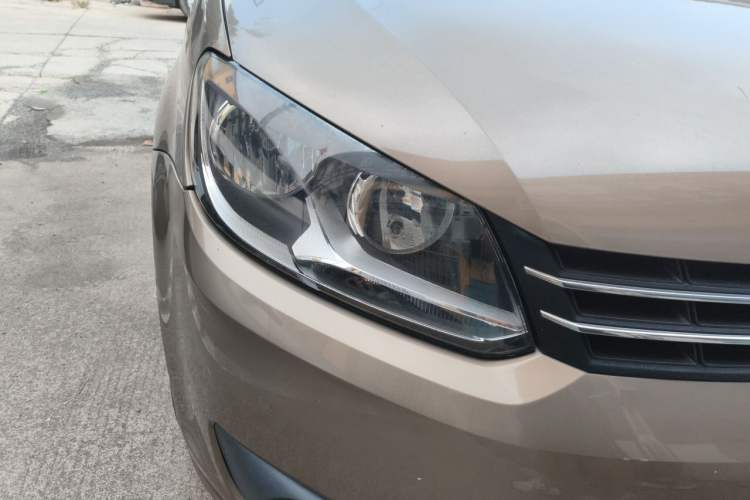Used Volkswagen Touran 2015 1.4T Manual Fashion Edition 5-Seater Right Front Headlight