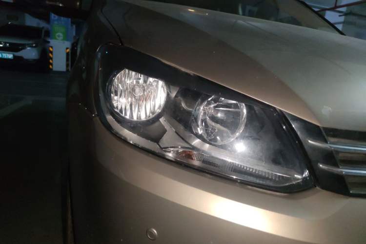 Used Volkswagen Touran 2015 1.4T DSG Comfort Edition 5 Seats Right Front Headlight