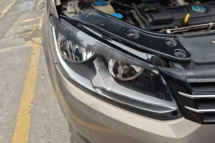 Used Volkswagen Touran 2015 1.4T Manual Fashion Edition 5-Seater Right Front Headlight