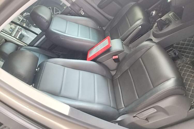Used Volkswagen Touran 2015 1.4T Manual Fashion Edition 5-Seater Right Front Seat