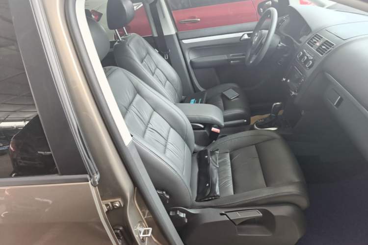 Used Volkswagen Touran 2015 1.4T DSG Comfort Edition 5 Seats Right Front Seat