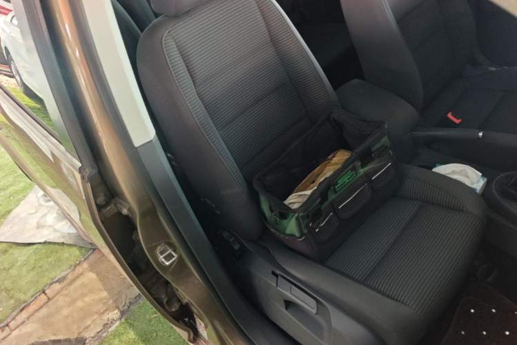 Used Volkswagen Touran 2015 1.4T Manual Fashion Edition 5-Seater Right Front Seat