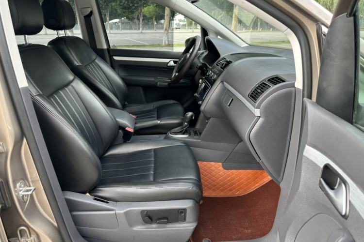 Used Volkswagen Touran 2015 1.4T DSG Comfort Edition 5 Seats Right Front Seat