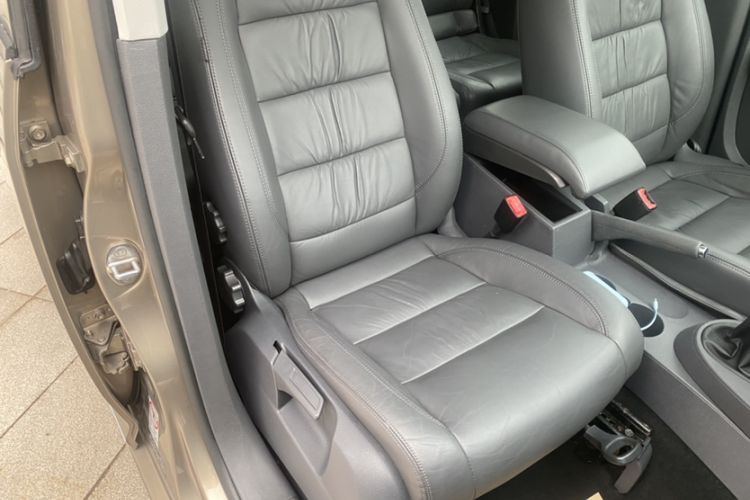 Used Volkswagen Touran 2015 1.4T Manual Comfort Edition 5-Seater Right Front Seat