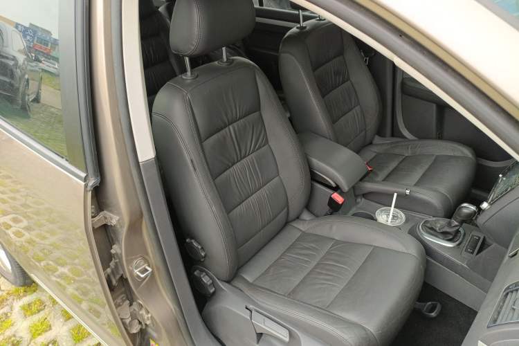 Used Volkswagen Touran 2015 1.4T DSG Comfort Edition 5 Seats Right Front Seat