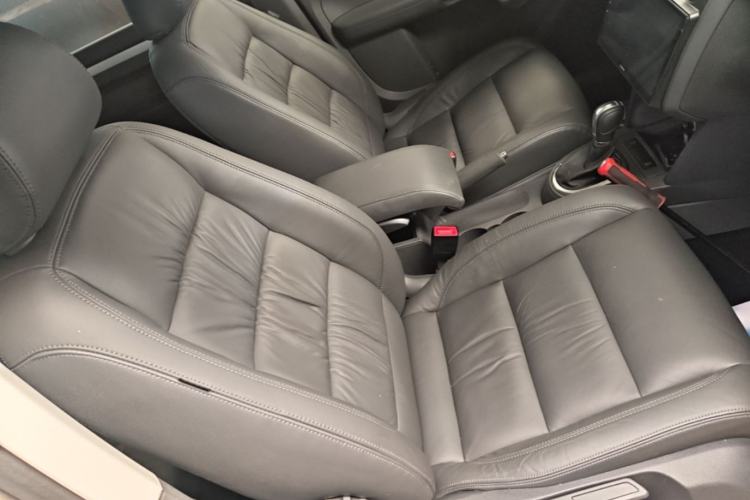 Used Volkswagen Touran 2015 1.4T DSG Comfort Edition 5 Seats Right Front Seat