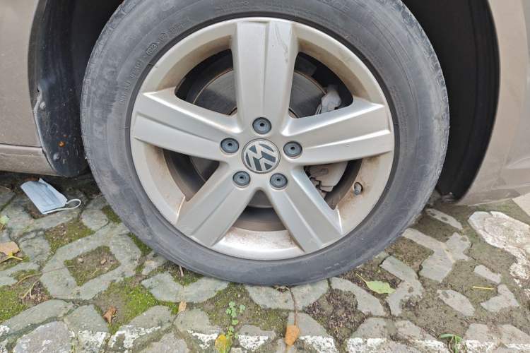 Used Volkswagen Touran 2015 1.4T DSG Comfort Edition 5 Seats Right Front Wheel Hub