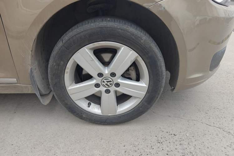 Used Volkswagen Touran 2015 1.4T DSG Comfort Edition 5 Seats Right Front Wheel Hub