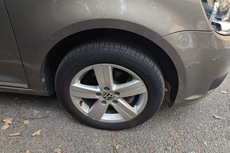 Used Volkswagen Touran 2015 1.4T DSG Comfort Edition 5 Seats Right Front Wheel Hub