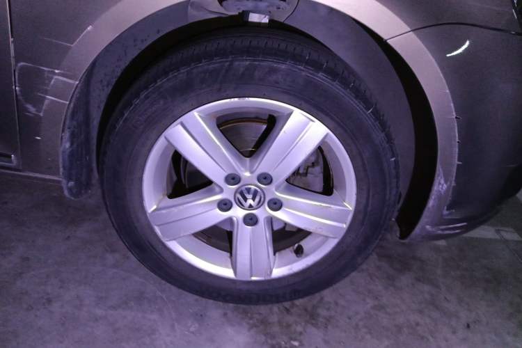 Used Volkswagen Touran 2015 1.4T DSG Comfort Edition 5 Seats Right Front Wheel Hub