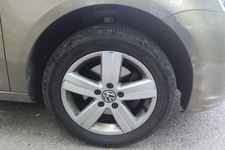 Used Volkswagen Touran 2015 1.4T Manual Fashion Edition 5-Seater Right Front Wheel Hub