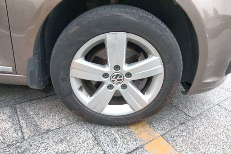 Used Volkswagen Touran 2015 1.4T DSG Comfort Edition 5 Seats Right Front Wheel Hub