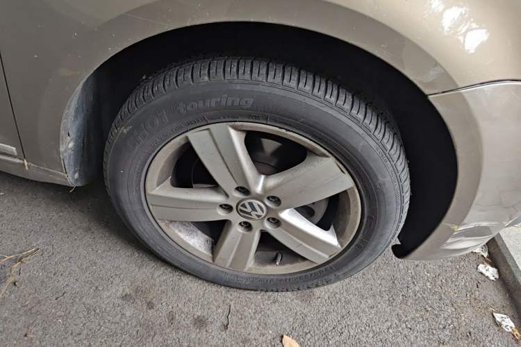 Used Volkswagen Touran 2015 1.4T Manual Comfort Edition 5-Seater Right Front Wheel Hub