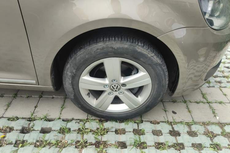 Used Volkswagen Touran 2015 1.4T DSG Comfort Edition 5 Seats Right Front Wheel Hub