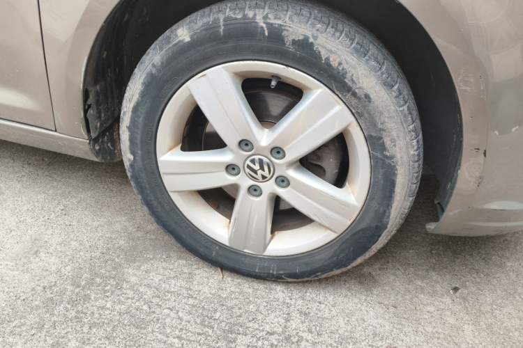 Used Volkswagen Touran 2015 1.4T Manual Fashion Edition 5-Seater Right Front Wheel Hub