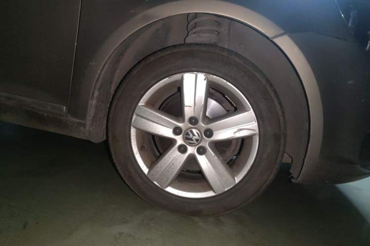Used Volkswagen Touran 2015 1.4T DSG Comfort Edition 5 Seats Right Front Wheel Hub