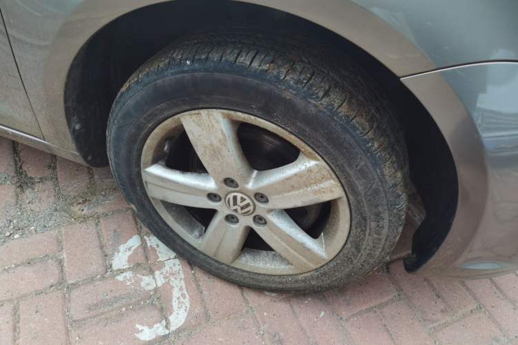 Used Volkswagen Touran 2015 1.4T Manual Fashion Edition 5-Seater Right Front Wheel Hub