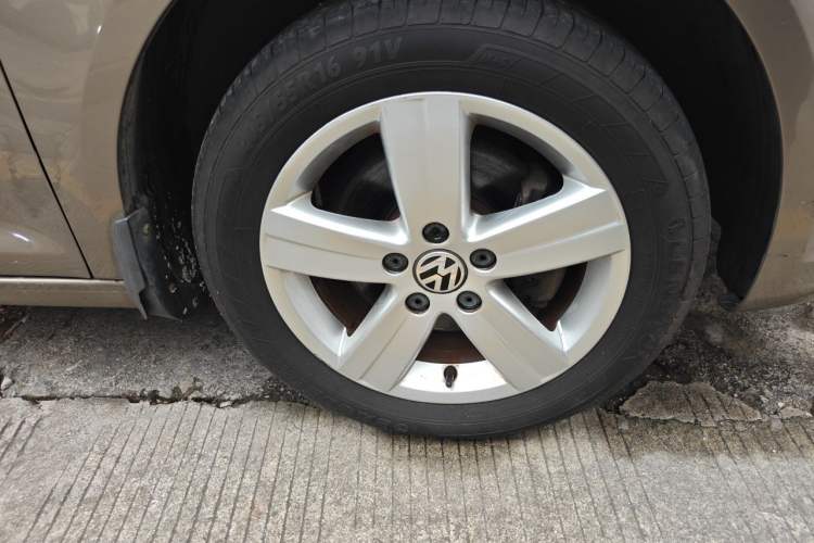 Used Volkswagen Touran 2015 1.4T Manual Fashion Edition 5-Seater Right Front Wheel Hub