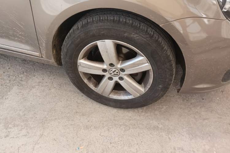 Used Volkswagen Touran 2015 1.4T DSG Comfort Edition 5 Seats Right Front Wheel Hub