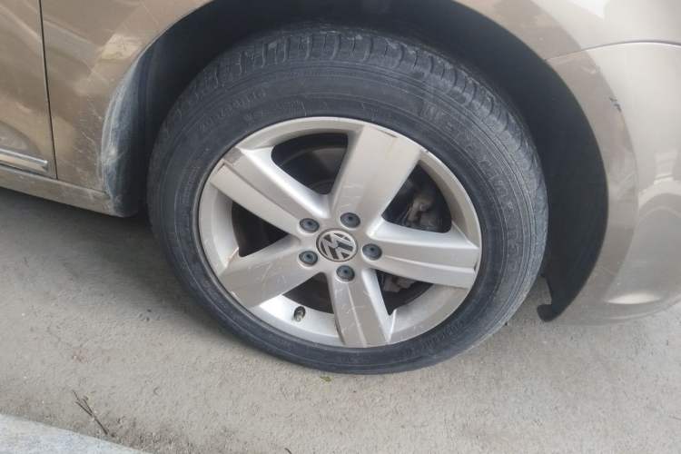Used Volkswagen Touran 2015 1.4T DSG Comfort Edition 5 Seats Right Front Wheel Hub