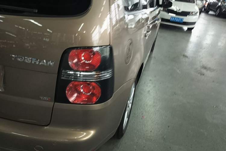 Used Volkswagen Touran 2015 1.4T DSG Comfort Edition 5 Seats Right Rear Taillight