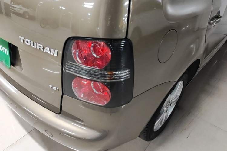 Used Volkswagen Touran 2015 1.4T DSG Comfort Edition 5 Seats Right Rear Taillight
