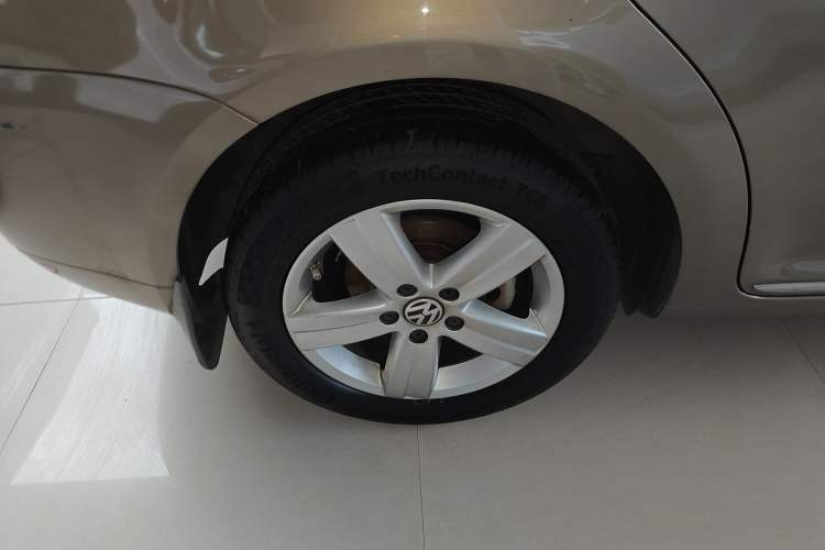 Used Volkswagen Touran 2015 1.4T DSG Comfort Edition 5 Seats Right Rear Wheel Hub