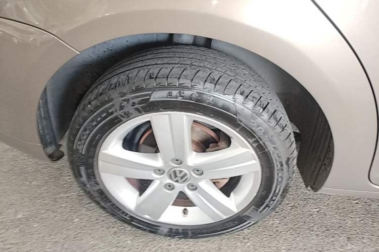 Used Volkswagen Touran 2015 1.4T Manual Fashion Edition 5-Seater Right Rear Wheel Hub
