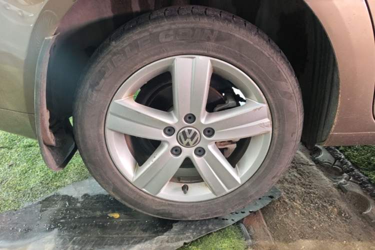 Used Volkswagen Touran 2015 1.4T Manual Fashion Edition 5-Seater Right Rear Wheel Hub