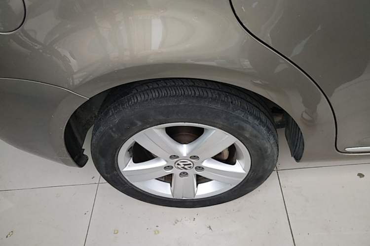 Used Volkswagen Touran 2015 1.4T DSG Comfort Edition 5 Seats Right Rear Wheel Hub