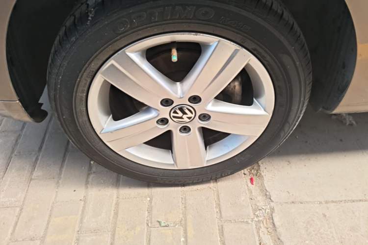 Used Volkswagen Touran 2015 1.4T DSG Comfort Edition 5 Seats Right Rear Wheel Hub