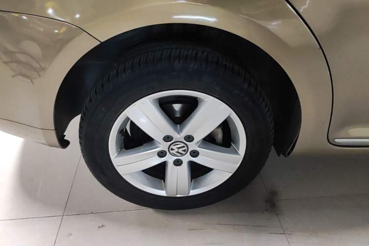 Used Volkswagen Touran 2015 1.4T DSG Comfort Edition 5 Seats Right Rear Wheel Hub
