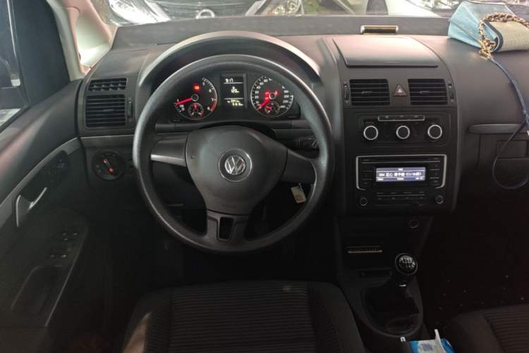 Used Volkswagen Touran 2015 1.4T Manual Fashion Edition 5-Seater Steering Wheel