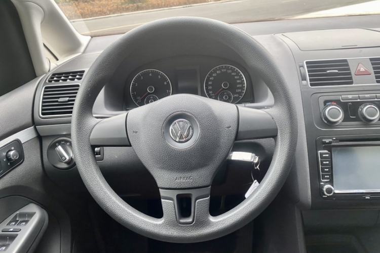 Used Volkswagen Touran 2015 1.4T Manual Comfort Edition 5-Seater Steering Wheel