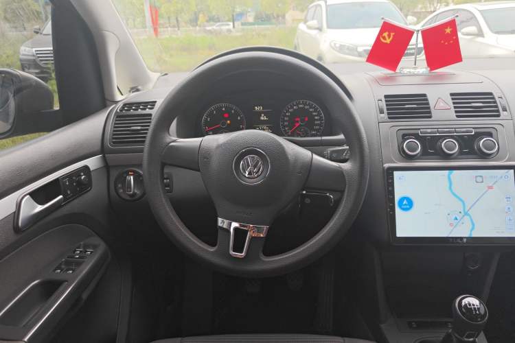 Used Volkswagen Touran 2015 1.4T Manual Fashion Edition 5-Seater Steering Wheel